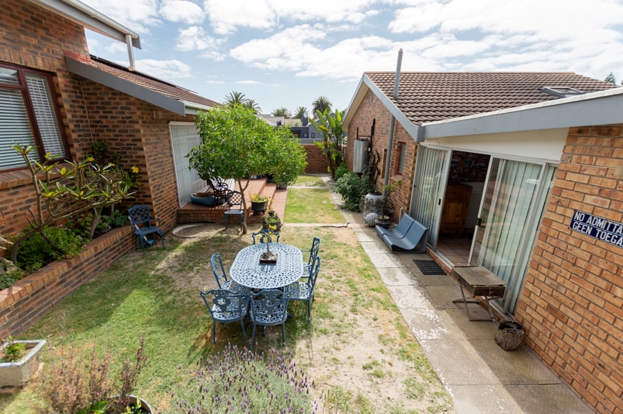 4 Bedroom Property for Sale in Middedorp Western Cape